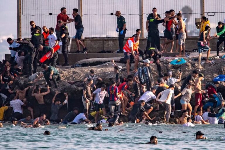 إيفي الإسبانية: مسؤول مغربي حذر إسبانيا قبل وقوع “أحداث سبتة”