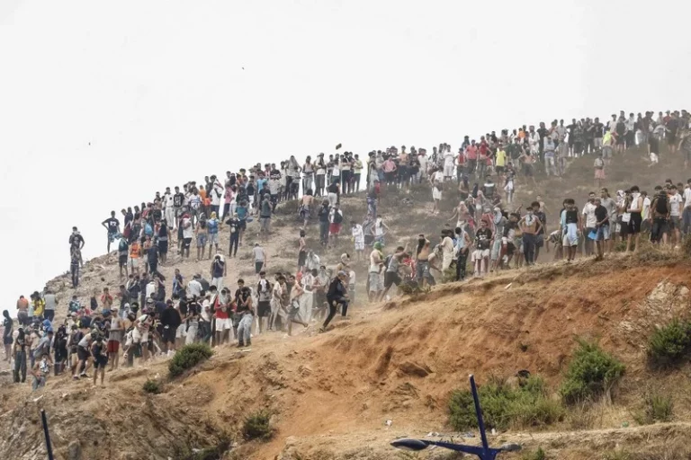 حزب إسباني يستغل أزمة الهجرة للمطالبة بإعادة النظر في التنظيم المشترك لكأس العالم مع المغرب