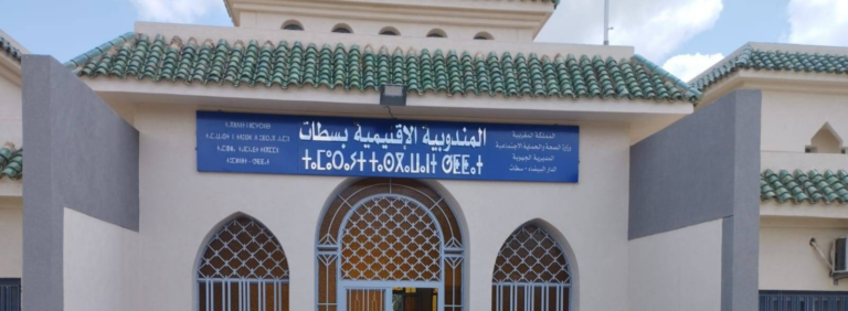 سابقة بسطات.. مسؤول صحي يُغلق أبواب الإدارة بوجه موظفين تأخروا 5 دقائق
