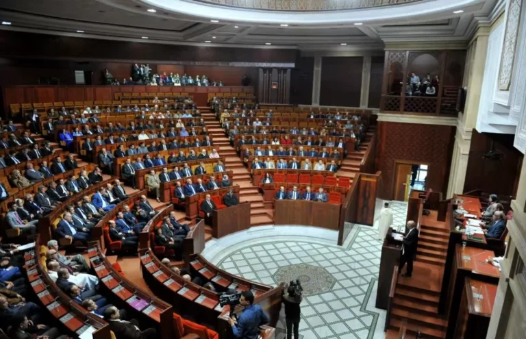 حزبان يشكلان فريقا برلمانيا موحدا لـ”مساندة” الحكومة
