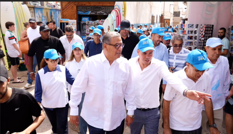 أخنوش يتجول في تغازوت