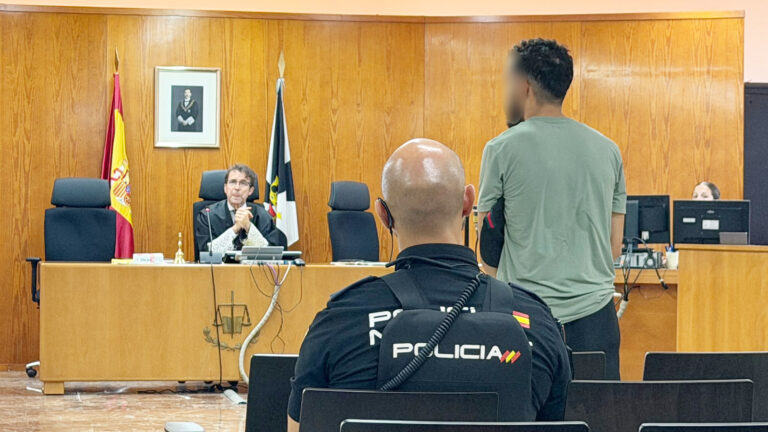 طرد جزائري أدين بالتحرش الجنسي بسبتة المحتلة