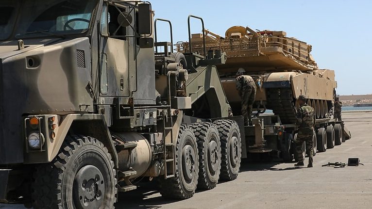 المغرب يطلب 100 شاحنة ومقطورة عسكرية من شركة أمريكية