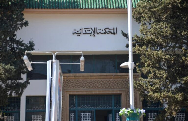 فاس.. تدوينات داعية للهجرة تقود طالبا جامعيا إلى السجن بـ 4 سنوات