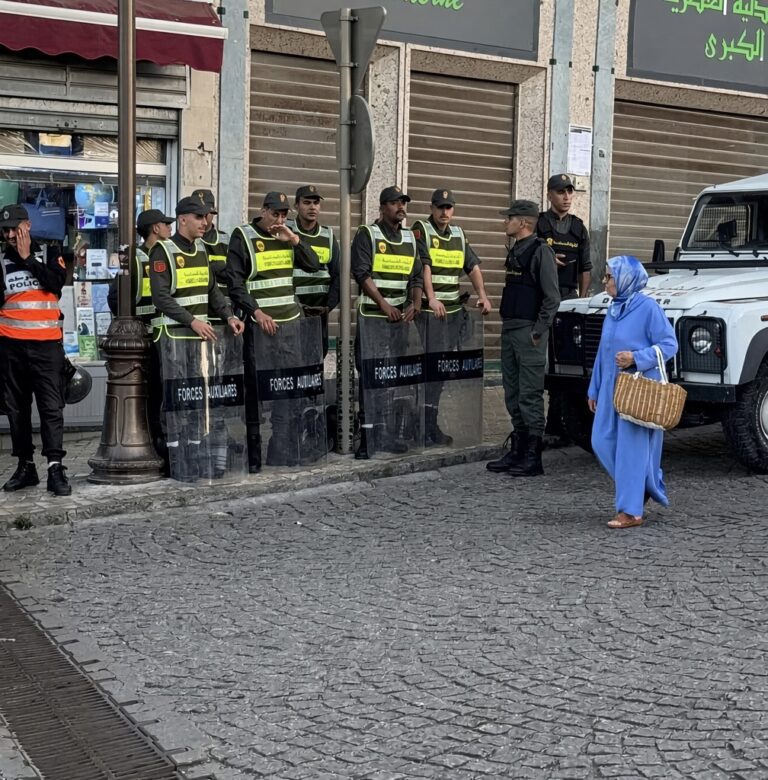 طنجة.. القوات العمومية تفرق بالقوة وقفة ضد التطبيع بعد قرار منعها (صور+فيديو)