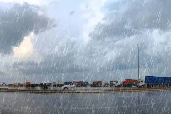 أمطار بعدة مدن مغربية